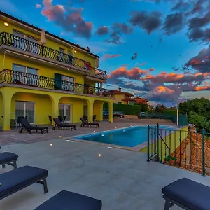 Luxury With Pool Apartment Kostrena